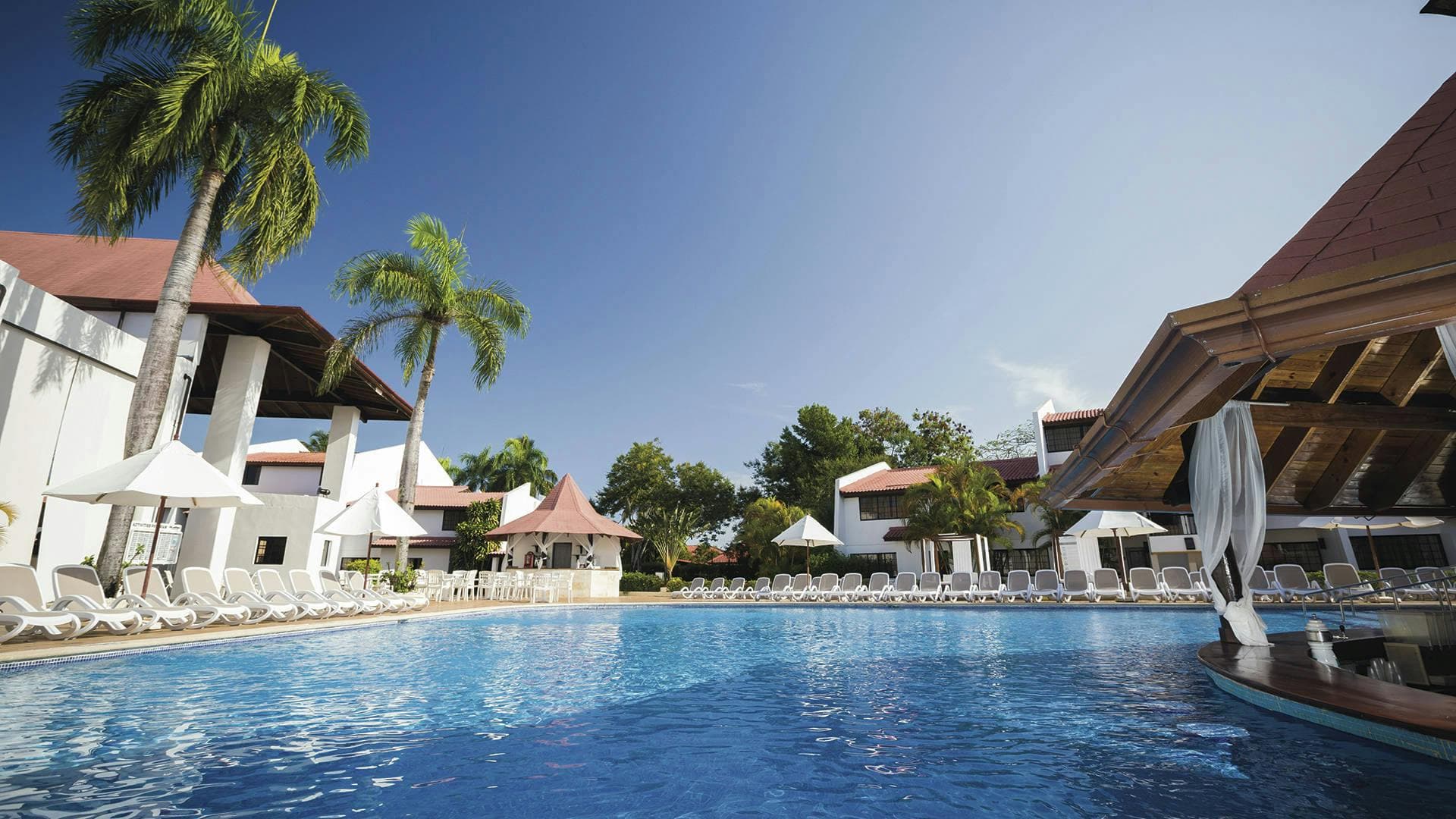 BlueBay Villas Doradas